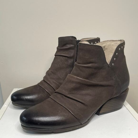 Miz‎ Mooz Ruched Slouchy Leather Studded Ankle Boots Booties Zipper Brown Sz 38 - Picture 1 of 13